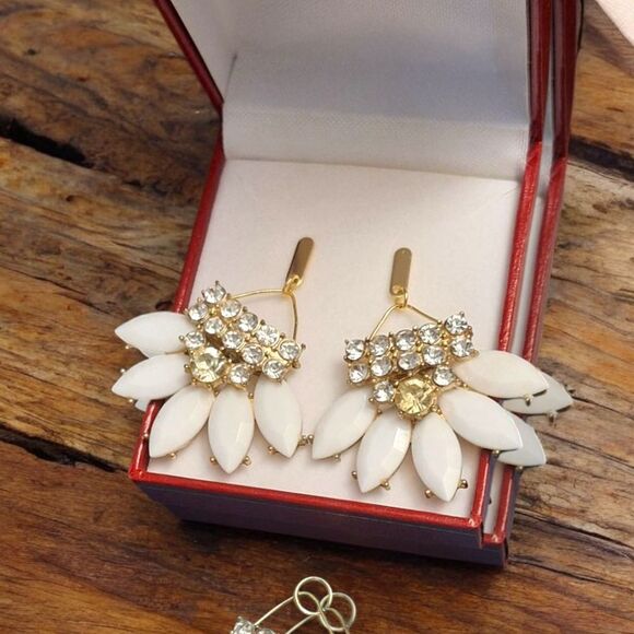 Elegant Gold and White Earrings - Picture 1 of 3